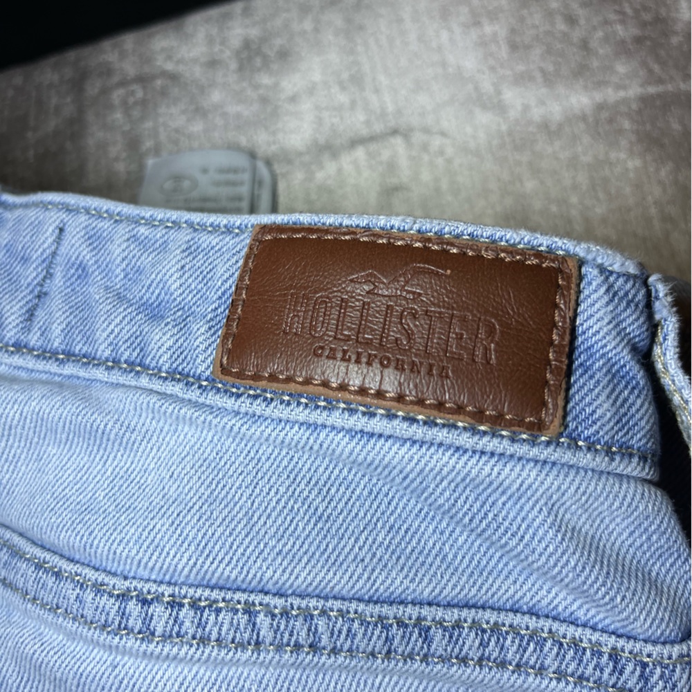 Hollister Jeans size 28/27 7R ultra high rise mom jean